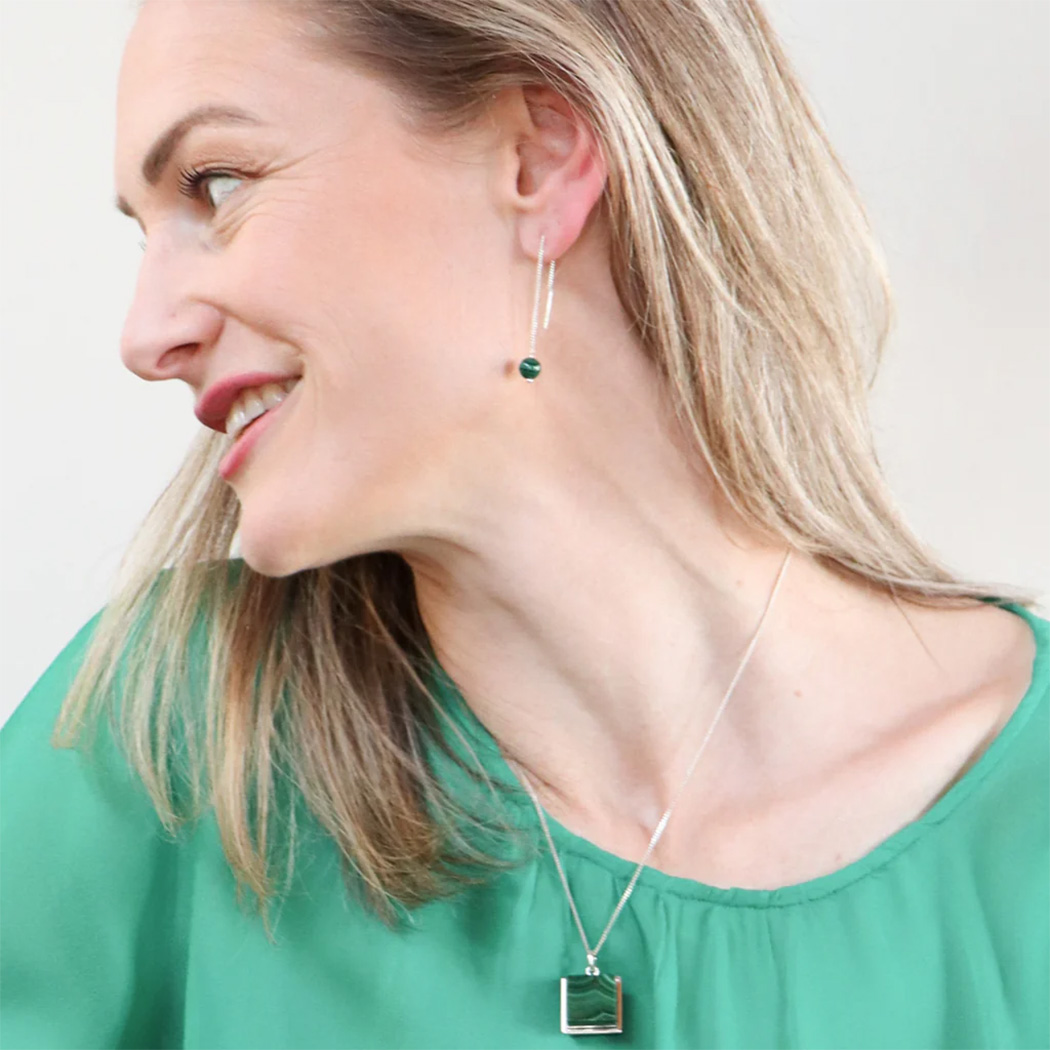 Fabuleux Vous La Stele Malachite Thread Earrings